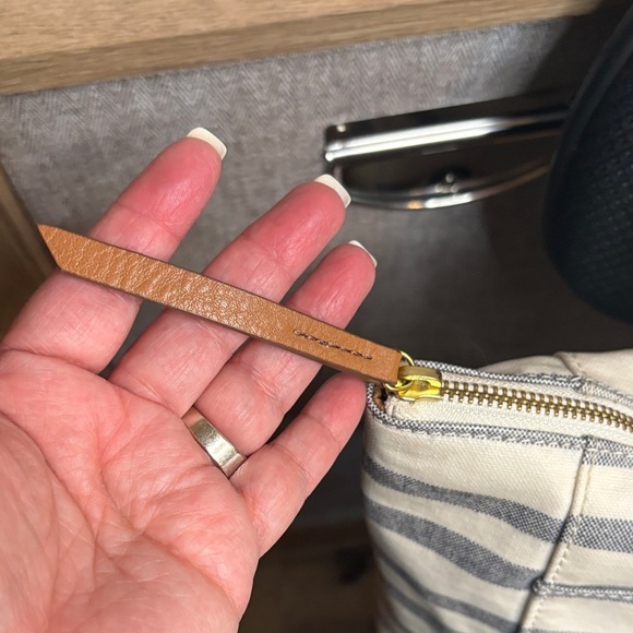 Fossil Cream and Gray Striped Tote with Wristlet - Picture 4 of 10